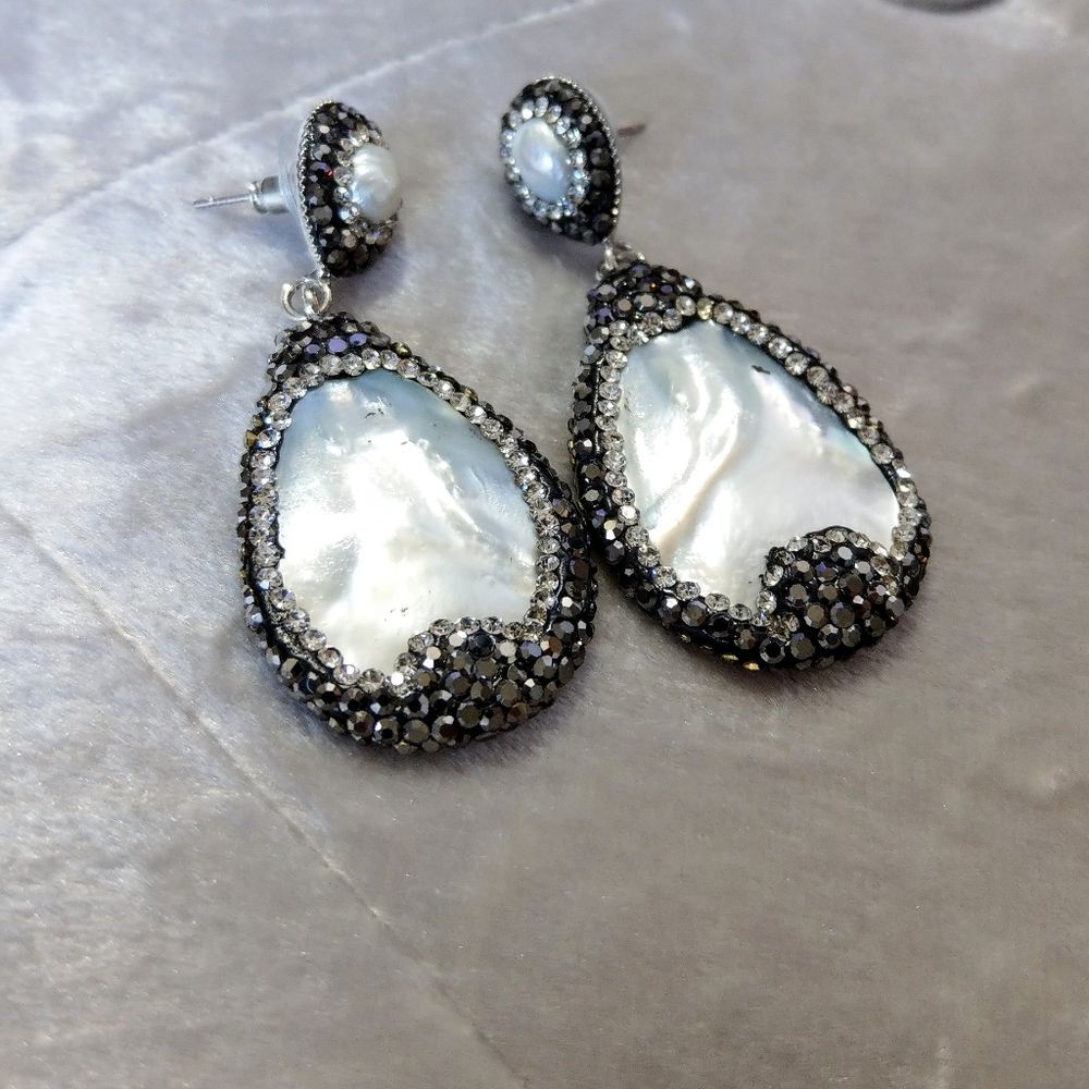 💎NEW💎 NATURAL WHITE SHELL DROP EARRINGS